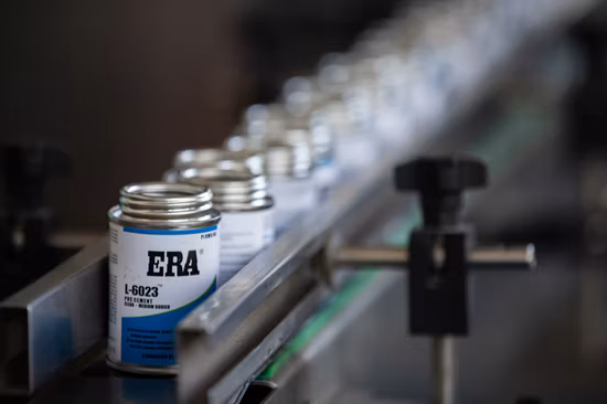 Ciment de tuyau en PVC en plastique pour le système de tuyauterie de construction Grade Dwv